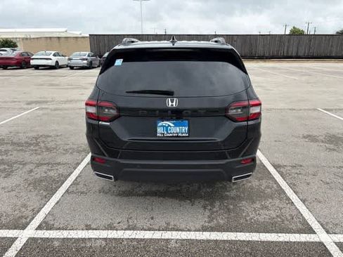 Used 2025 Honda Pilot Black Edition image 4