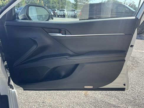 Used 2022 Toyota Camry XLE FWD image 31