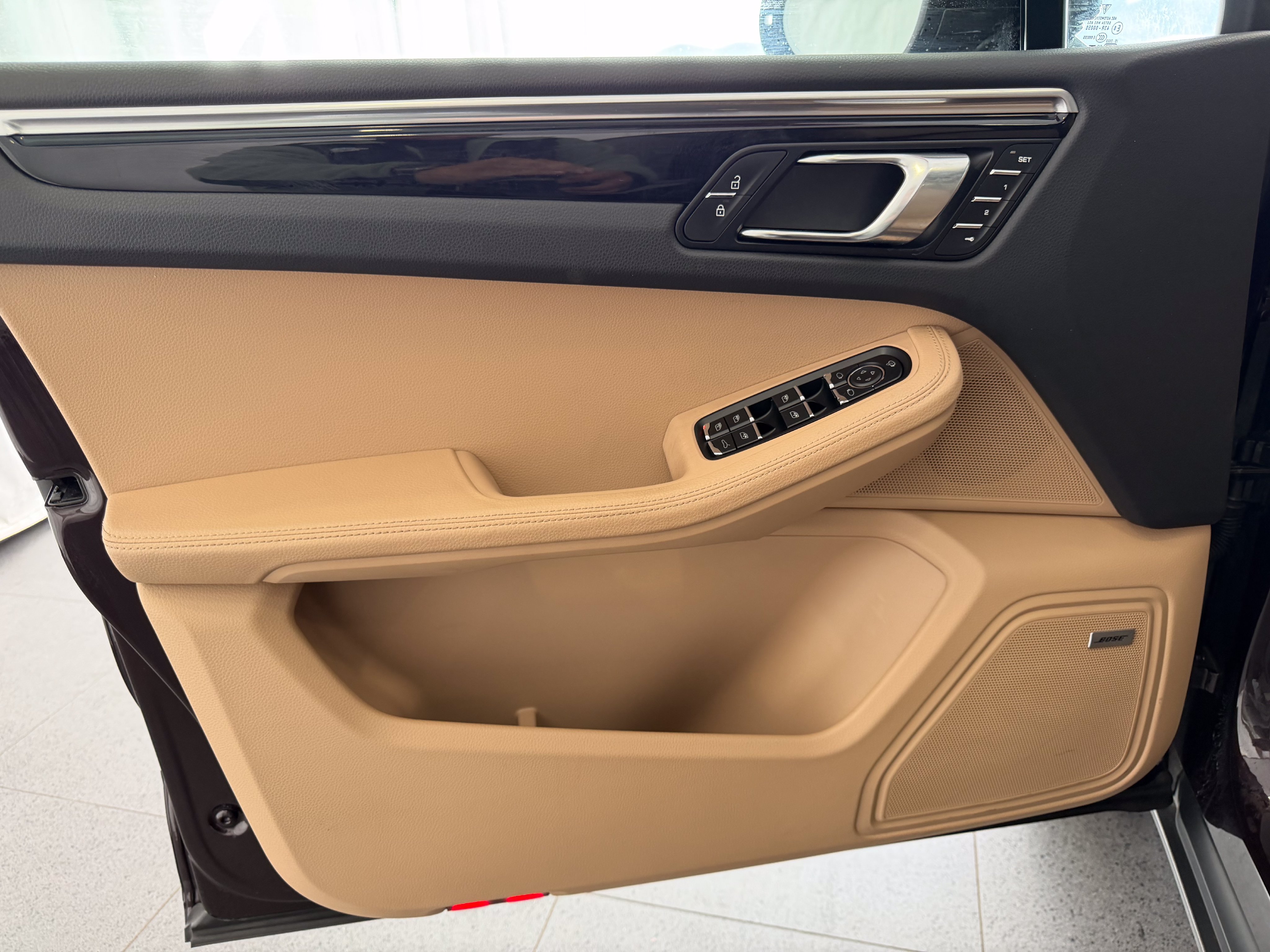 Certified 2024 Porsche Macan AWD/4WD image 15