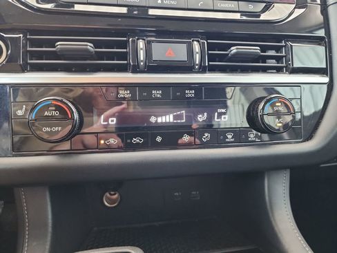 Used 2022 Nissan Pathfinder SV FWD image 29