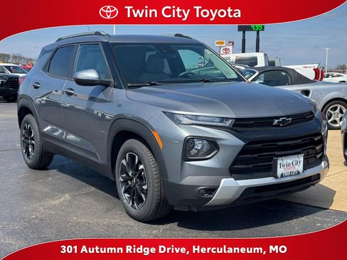 Used 2021 Chevrolet TrailBlazer LT w/ Convenience Package FWD image 1