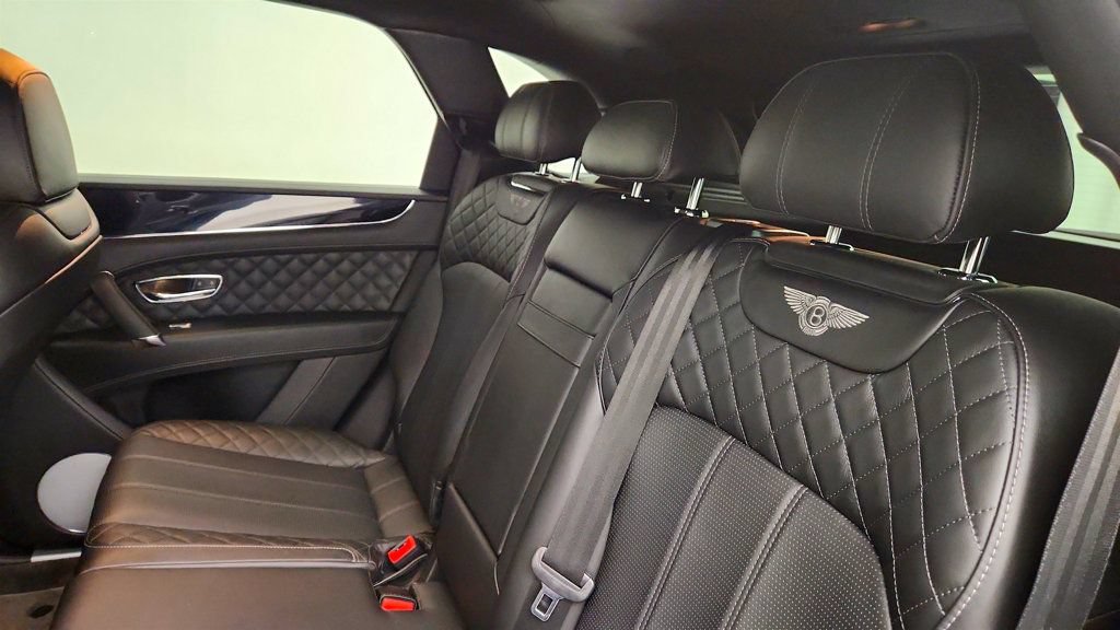Used 2018 Bentley Bentayga AWD/4WD image 29
