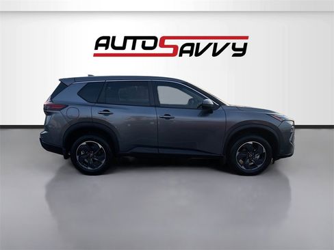 Used 2024 Nissan Rogue SV image 8