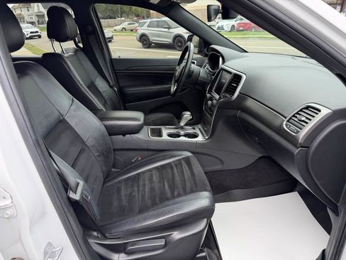 Used 2017 Jeep Grand Cherokee Altitude AWD/4WD image 18