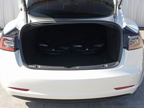 Used 2022 Tesla Model 3 image 9