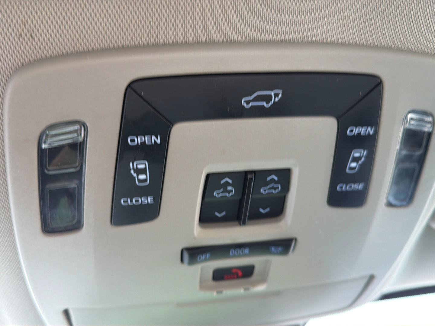 Used 2023 Toyota Sienna XLE FWD image 25