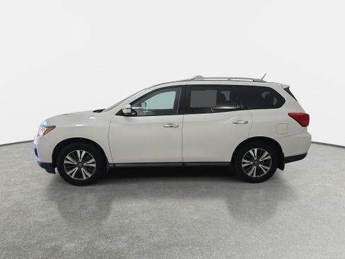 Used 2017 Nissan Pathfinder SV image 8