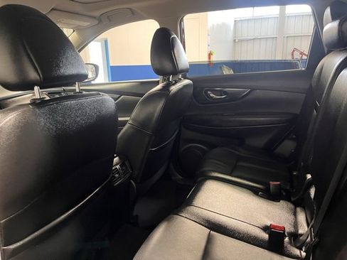 Used 2018 Nissan Rogue SL w/ Premium Package image 18