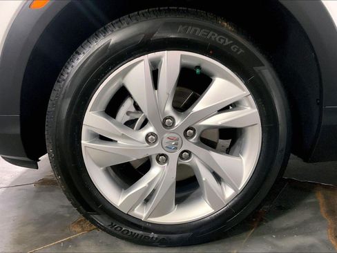 Used 2025 Buick Encore GX Preferred AWD/4WD image 11