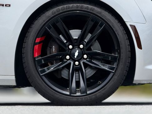 Used 2018 Chevrolet Camaro SS w/ Redline Edition RWD image 21