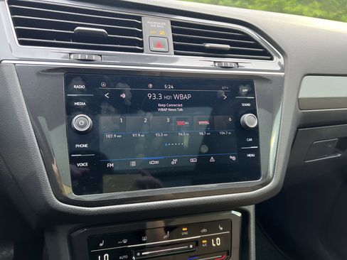 Certified 2023 Volkswagen Tiguan SE w/ Panoramic Sunroof Package FWD image 21