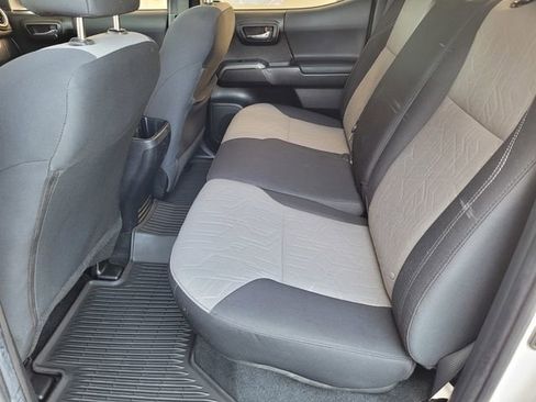 Certified 2022 Toyota Tacoma TRD Off-Road image 18