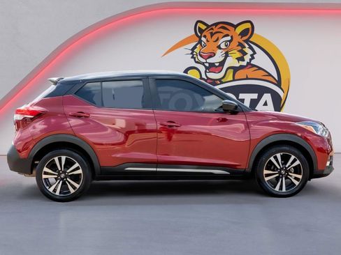 Used 2018 Nissan Kicks SR w/ Premium Package image 4