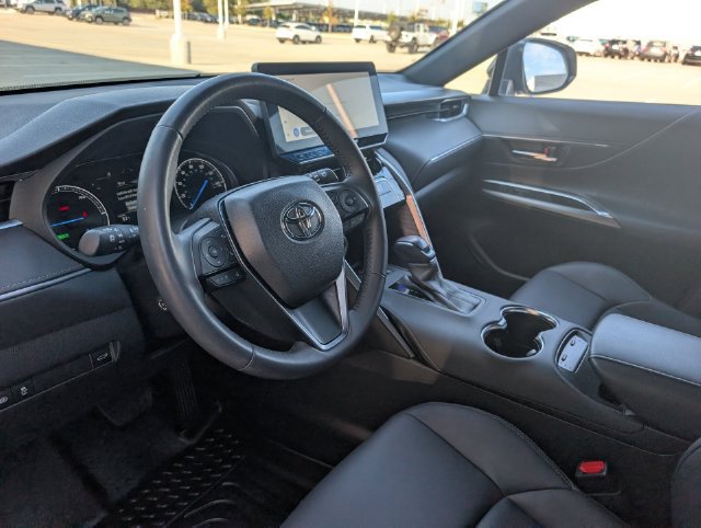 Used 2024 Toyota Venza XLE AWD/4WD image 9