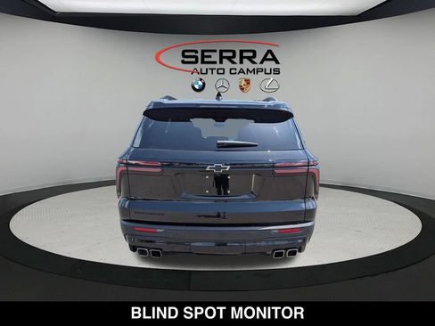 Used 2024 Chevrolet Traverse LT w/ Enhanced Driving Package FWD image 11