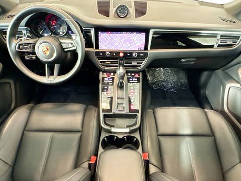 Used 2025 Porsche Macan image 19