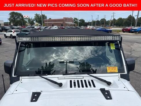 Used 2013 Jeep Wrangler Unlimited Sahara w/ Dual Top Group AWD/4WD image 9