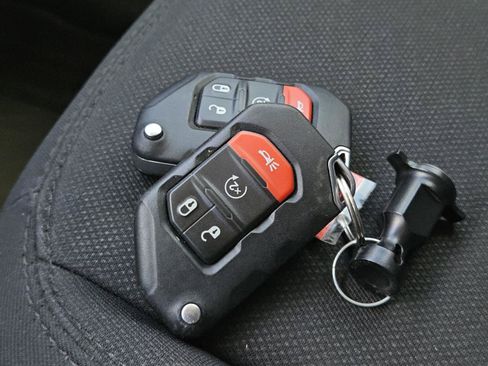 Used 2023 Jeep Wrangler Unlimited Sport AWD/4WD image 31