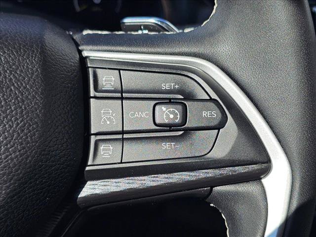 Used 2023 Jeep Grand Cherokee L Laredo AWD/4WD image 27