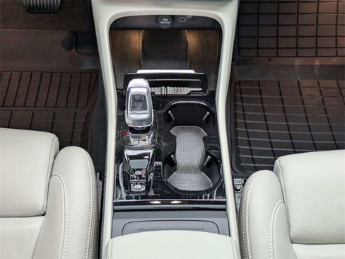 Certified 2023 Volvo XC40 B5 Plus w/ Protection Package Premier image 20