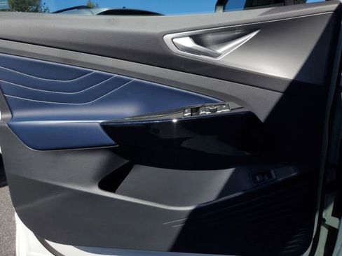 New 2025 Volkswagen ID.4 Pro S image 30