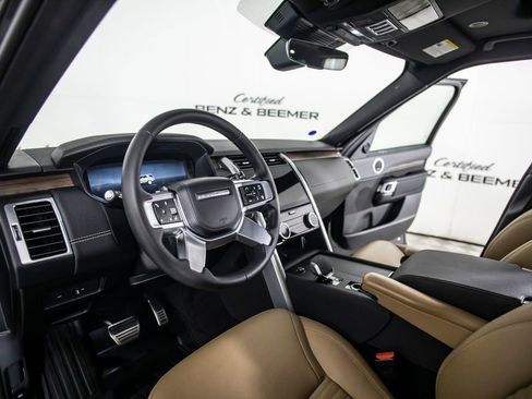 Used 2025 Land Rover Discovery Dynamic SE image 27