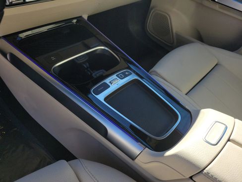 Certified 2025 Mercedes-Benz GLB 250 image 17