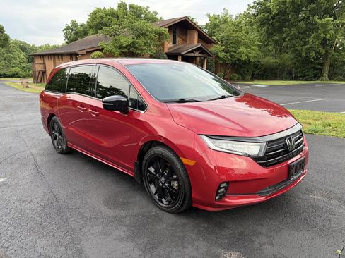 Used 2023 Honda Odyssey Sport image 3