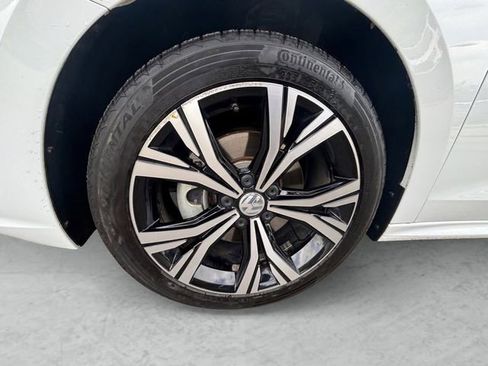 Used 2022 Volkswagen Passat 2.0T SE FWD image 28