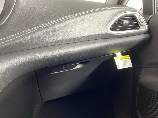 New 2026 Chrysler Pacifica Select FWD image 29