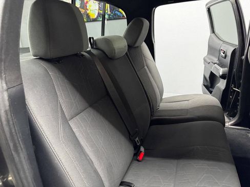 Used 2018 Toyota Tacoma TRD Sport AWD/4WD image 46