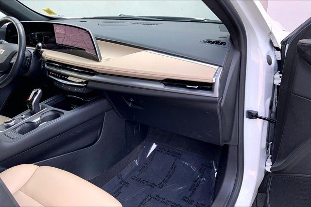 Used 2024 Cadillac XT4 Premium Luxury AWD/4WD image 16
