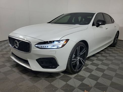 Used 2020 Volvo S90 T6 R-Design image 3