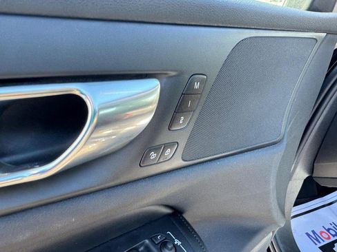 Used 2022 Volvo S60 B5 Momentum w/ Premium Package image 18