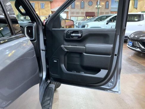 Certified 2022 GMC Sierra 1500 AT4 w/ AT4 Premium Package image 16