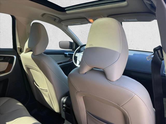 Used 2017 Volvo XC60 T5 Inscription w/ Preferred Option Package FWD image 24
