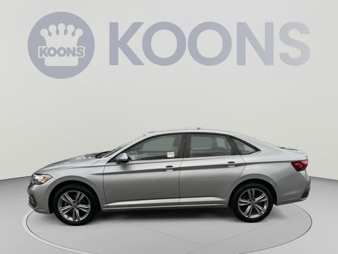 Used 2022 Volkswagen Jetta SE FWD image 2