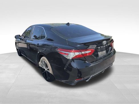 Used 2019 Toyota Camry SE FWD image 4