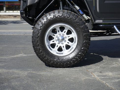 Used 2003 HUMMER H2 w/ Preferred Equipment Group image 12