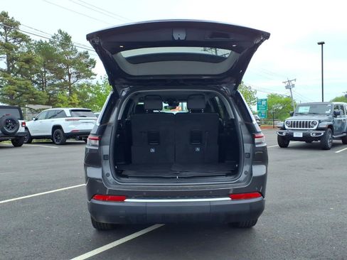 Used 2022 Jeep Grand Cherokee L Limited AWD/4WD image 5