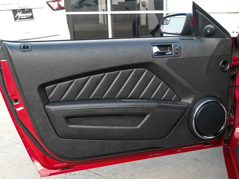 Used 2013 Ford Mustang Premium image 34