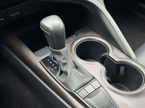 Used 2024 Toyota Camry SE image 6