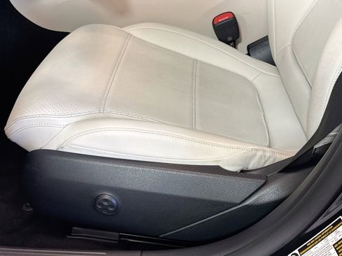 Used 2025 Mercedes-Benz C 300 Sedan image 18