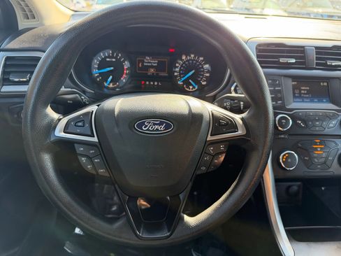 Used 2018 Ford Fusion SE image 15