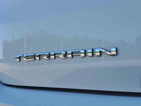 Used 2024 GMC Terrain SLT AWD/4WD image 8