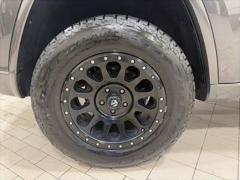 Used 2018 Jeep Grand Cherokee Altitude image 22