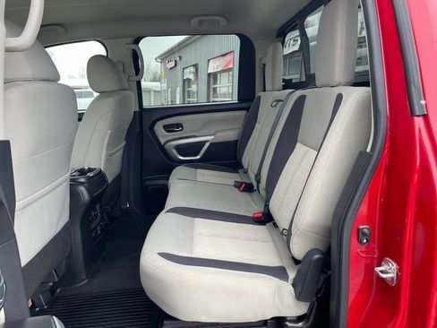 Used 2022 Nissan Titan SV w/ SV Convenience Package image 12