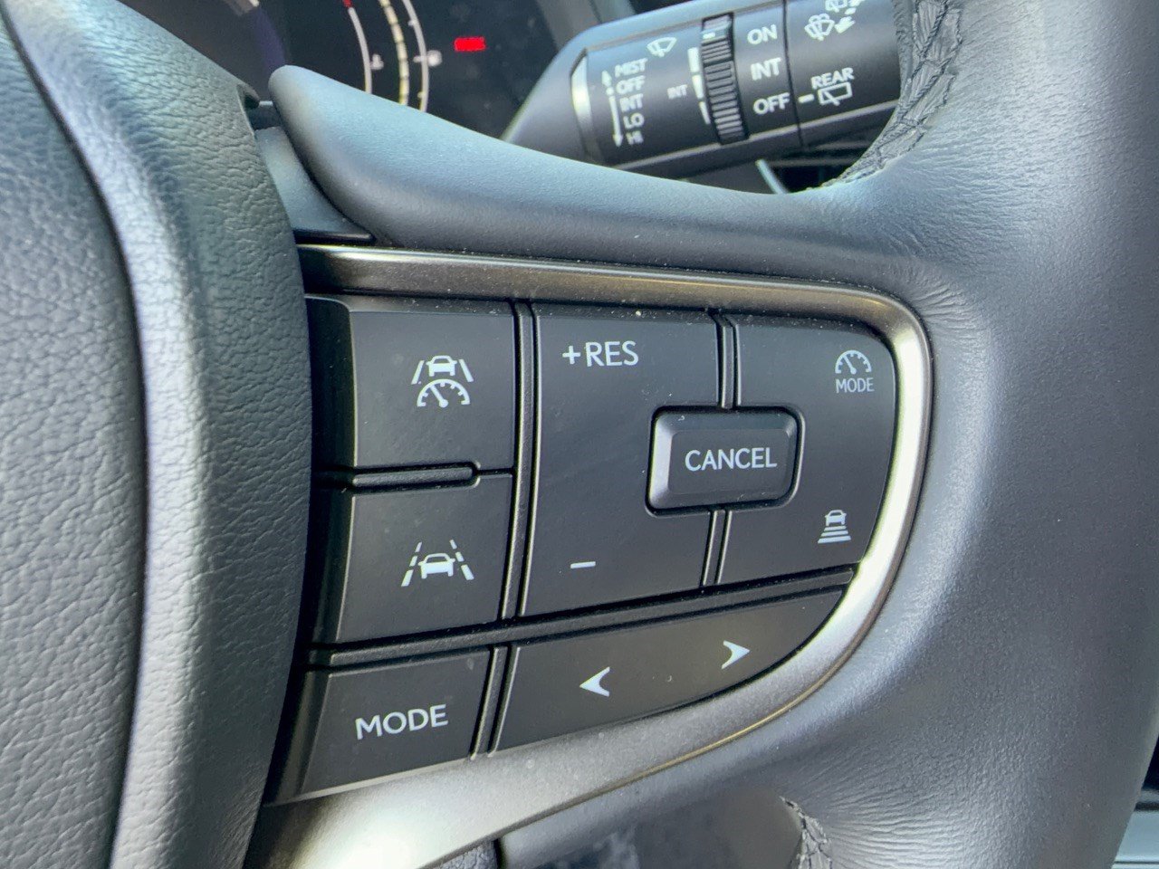 Certified 2025 Lexus UX 300h FWD w/ Accessory Package (Z2) image 20