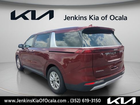 Certified 2024 Kia Carnival LX FWD image 5