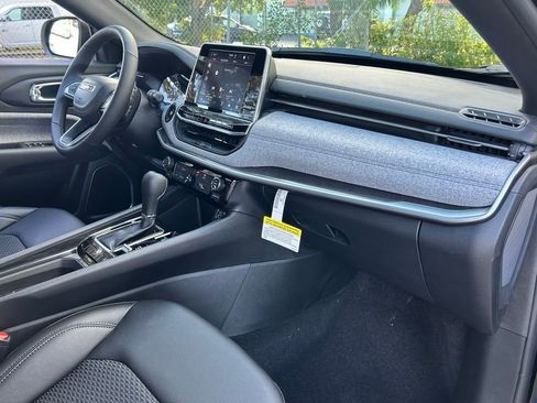 New 2026 Jeep Compass Latitude image 29